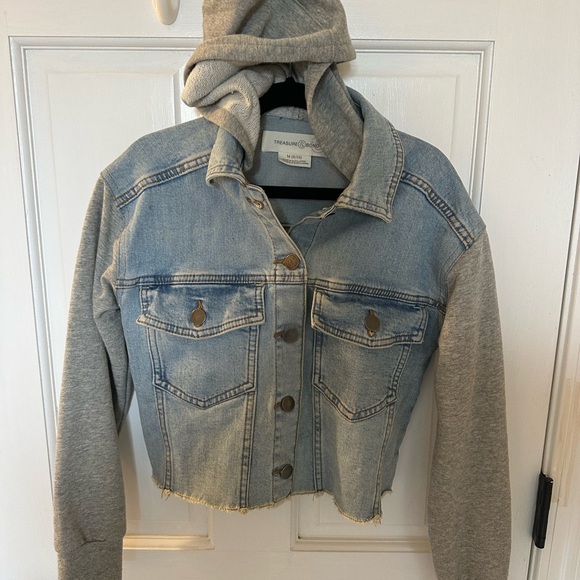 Treasure & Bond Other - Treasure & Bond Light Blue Denim Crop Jacket with Gray Hoodie Sleeves